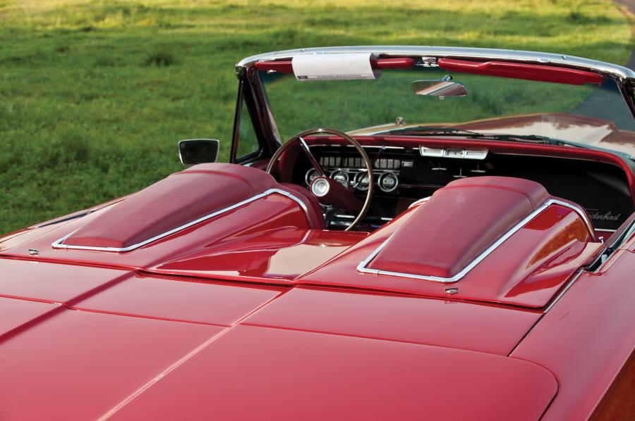  Ford Thunderbird Convertible 1965 года  (фото 10 из 26)